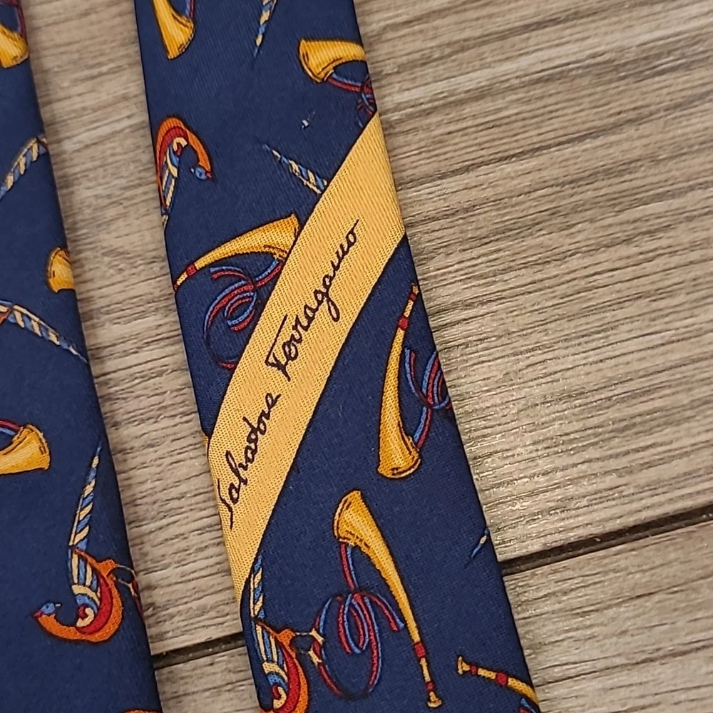 SALVATORE FERRAGAMO Italy Dark Blue‎ Whimsical Pheasants Horns Pattern Silk Tie